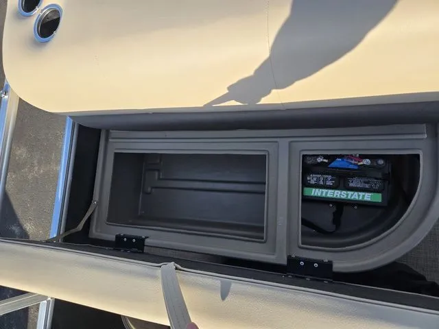 Slide: The Image of Sun Tracker Party Barge 18 DLX 2025 - 17