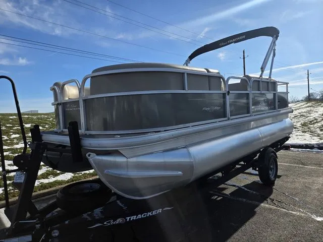 Slide: The Image of Sun Tracker Party Barge 18 DLX 2025 - 6