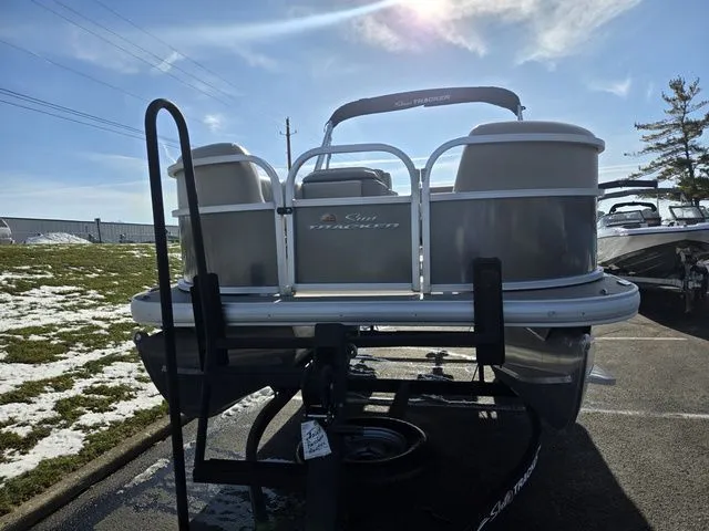 Slide: The Image of Sun Tracker Party Barge 18 DLX 2025 - 7