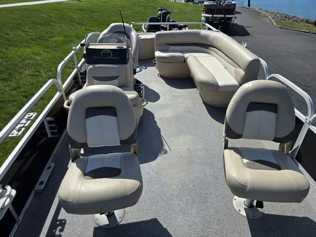 Slide: The Image of Sun Tracker Bass Buggy 18 DLX 2016 - 11