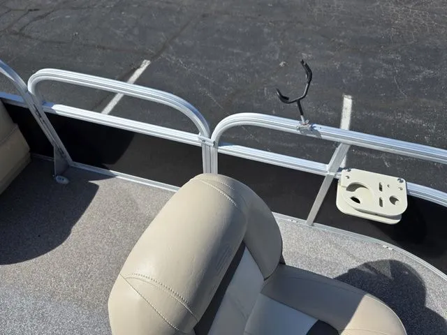 Slide: The Image of Sun Tracker Bass Buggy 18 DLX 2016 - 13