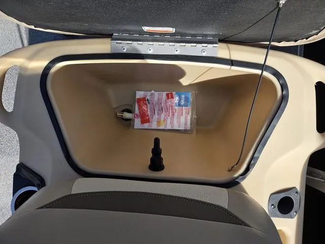 Slide: The Image of Sun Tracker Bass Buggy 18 DLX 2016 - 15