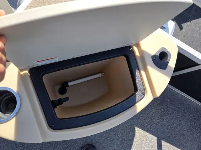 Slide: The Image of Sun Tracker Bass Buggy 18 DLX 2016 - 20