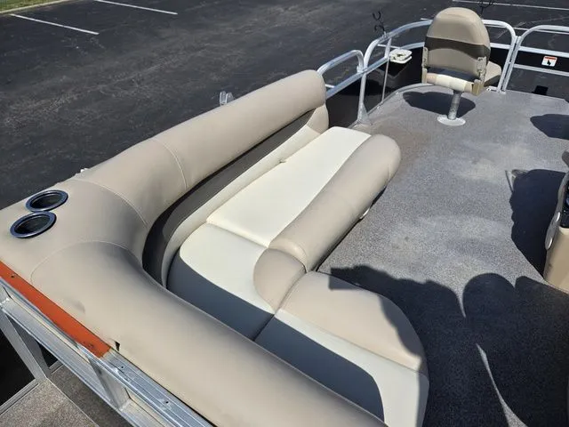 Slide: The Image of Sun Tracker Bass Buggy 18 DLX 2016 - 23