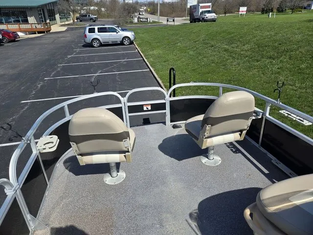 Slide: The Image of Sun Tracker Bass Buggy 18 DLX 2016 - 26