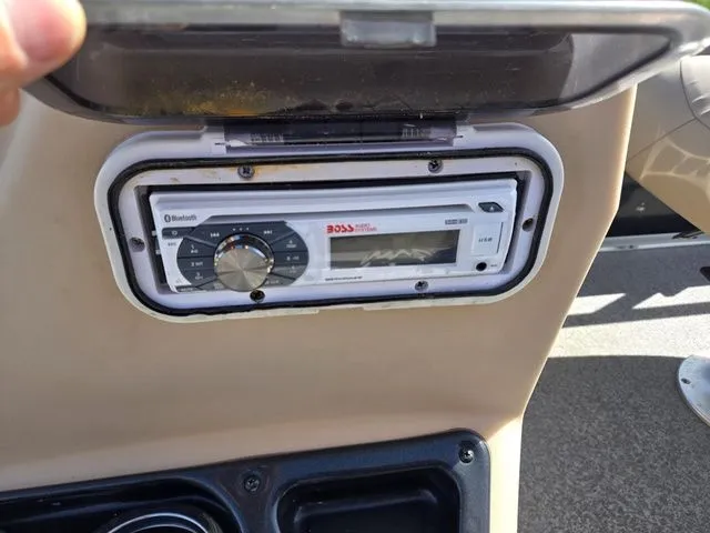 Slide: The Image of Sun Tracker Bass Buggy 18 DLX 2016 - 27