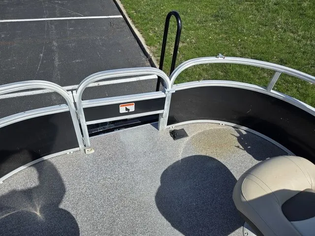 Slide: The Image of Sun Tracker Bass Buggy 18 DLX 2016 - 28