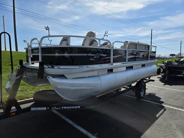 Slide: The Image of Sun Tracker Bass Buggy 18 DLX 2016 - 6