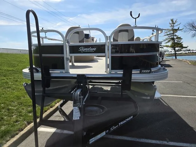 Slide: The Image of Sun Tracker Bass Buggy 18 DLX 2016 - 7