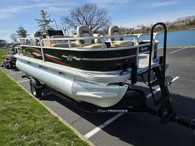 Slide: The Image of Sun Tracker Bass Buggy 18 DLX 2016 - 9