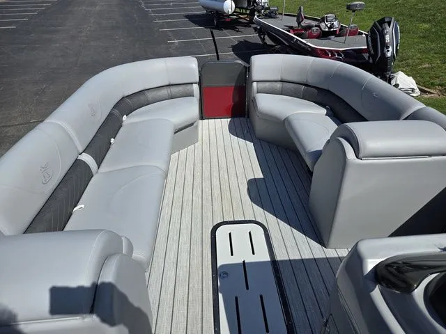 Slide: The Image of Misty Harbor Biscayne Bay 2585CU 2018 - 25