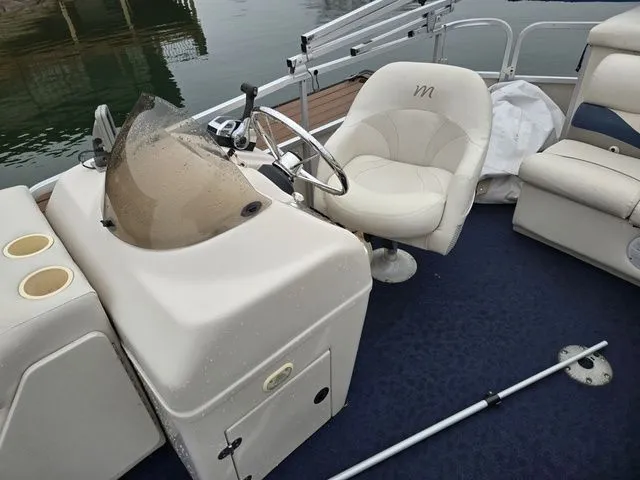 Slide: The Image of Manitou 20 Oasis 2005 - 11