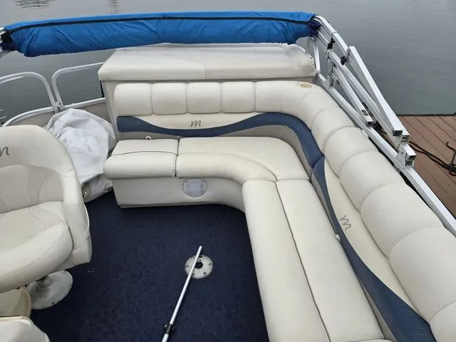 Slide: The Image of Manitou 20 Oasis 2005 - 12