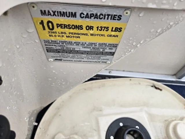 Slide: The Image of Manitou 20 Oasis 2005 - 13