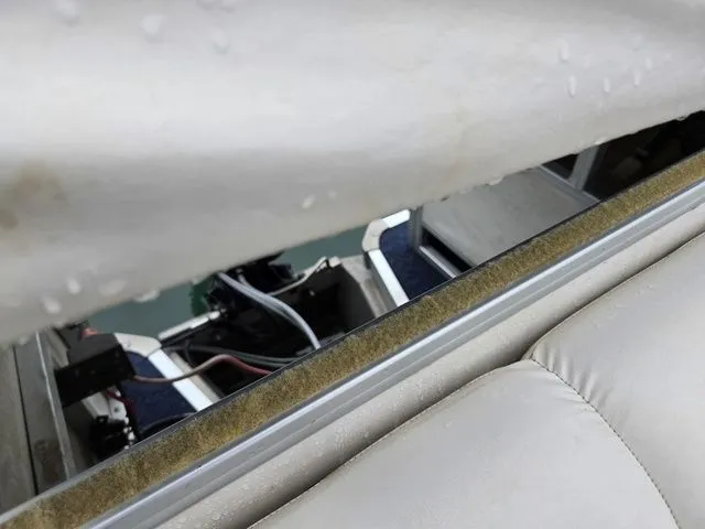 Slide: The Image of Manitou 20 Oasis 2005 - 16