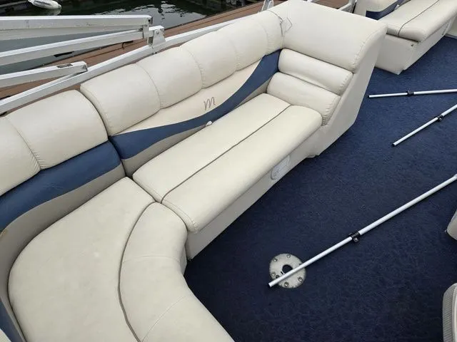 Slide: The Image of Manitou 20 Oasis 2005 - 17