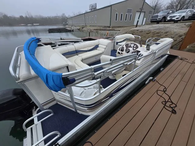 Slide: The Image of Manitou 20 Oasis 2005 - 18