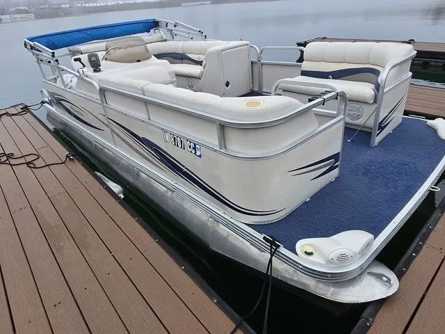 Slide: The Image of Manitou 20 Oasis 2005 - 4