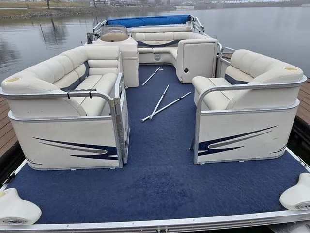 Slide: The Image of Manitou 20 Oasis 2005 - 5