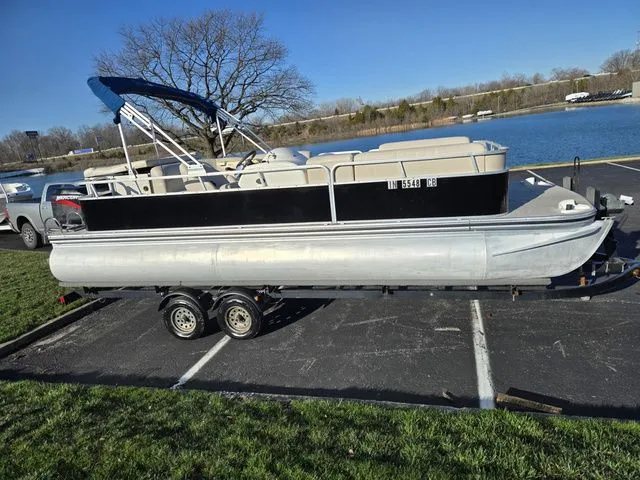 Slide: The Image of Lowe Trinidad 220 2005 - 10