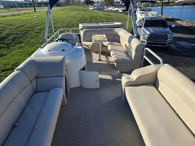 Slide: The Image of Lowe Trinidad 220 2005 - 12