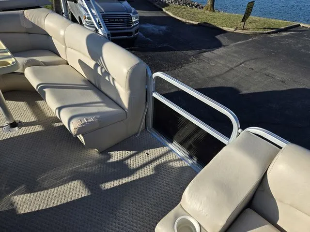 Slide: The Image of Lowe Trinidad 220 2005 - 13