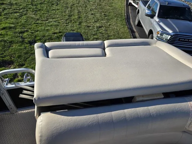 Slide: The Image of Lowe Trinidad 220 2005 - 16