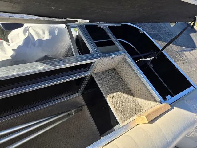 Slide: The Image of Lowe Trinidad 220 2005 - 17