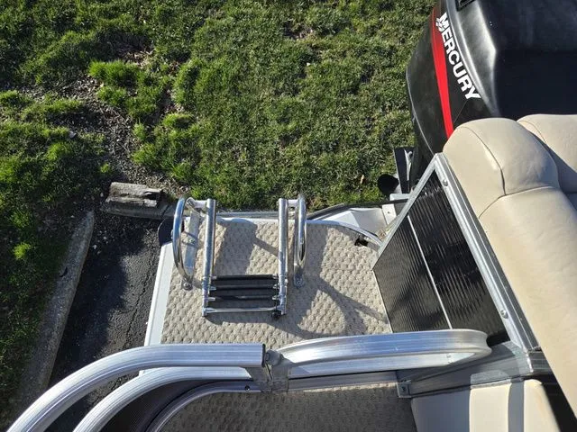 Slide: The Image of Lowe Trinidad 220 2005 - 18