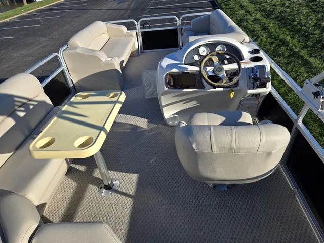 Slide: The Image of Lowe Trinidad 220 2005 - 20