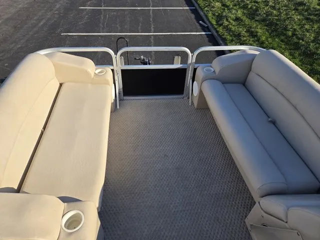 Slide: The Image of Lowe Trinidad 220 2005 - 22