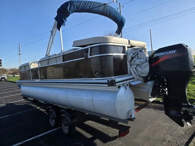 Slide: The Image of Lowe Trinidad 220 2005 - 4