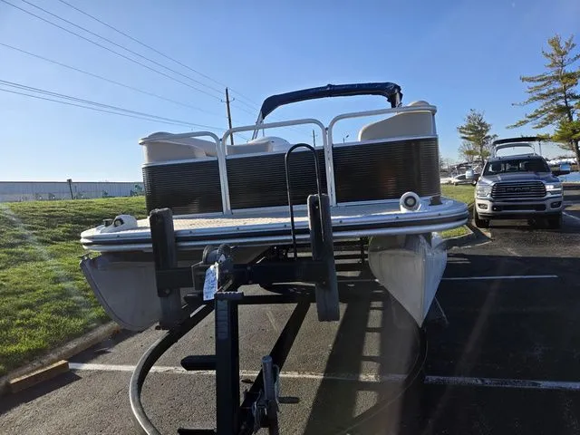 Slide: The Image of Lowe Trinidad 220 2005 - 7