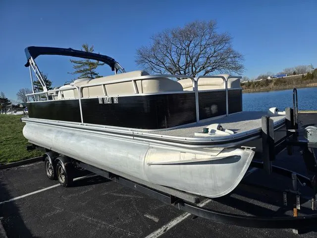 Slide: The Image of Lowe Trinidad 220 2005 - 9