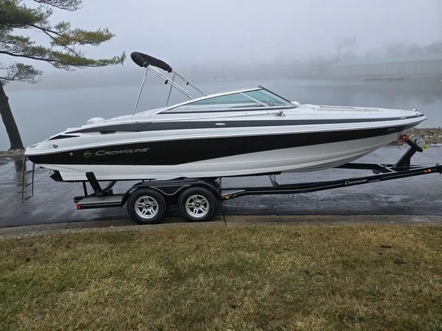 Slide: The Image of Crownline Boats BOWRIDER 235 SS 2012 - 10