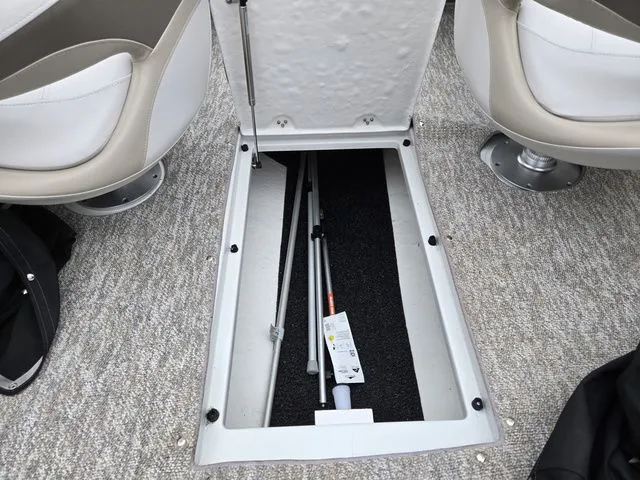 Slide: The Image of Crownline Boats BOWRIDER 235 SS 2012 - 14