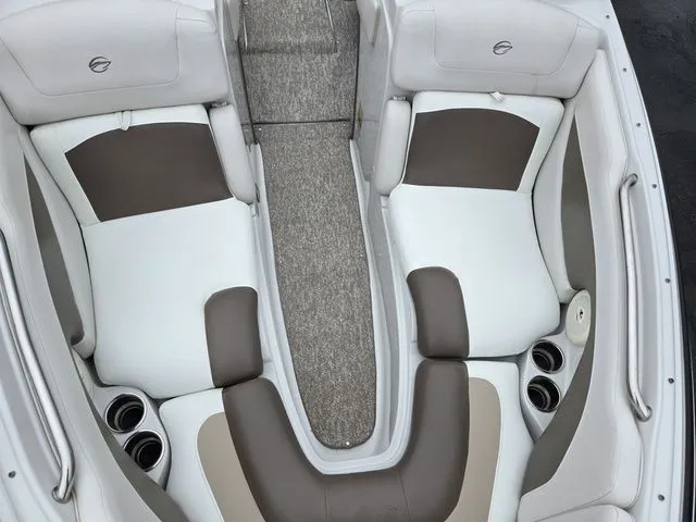 Slide: The Image of Crownline Boats BOWRIDER 235 SS 2012 - 22