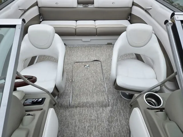 Slide: The Image of Crownline Boats BOWRIDER 235 SS 2012 - 24