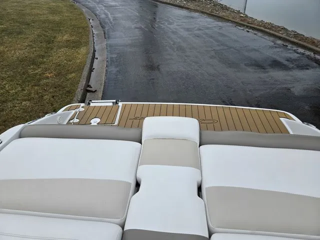 Slide: The Image of Crownline Boats BOWRIDER 235 SS 2012 - 26