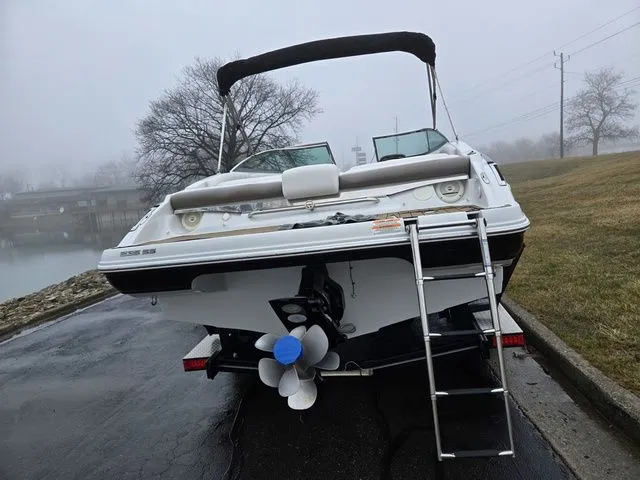 Slide: The Image of Crownline Boats BOWRIDER 235 SS 2012 - 3