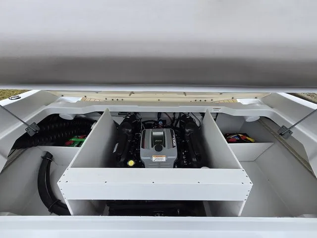 Slide: The Image of Crownline Boats BOWRIDER 235 SS 2012 - 4