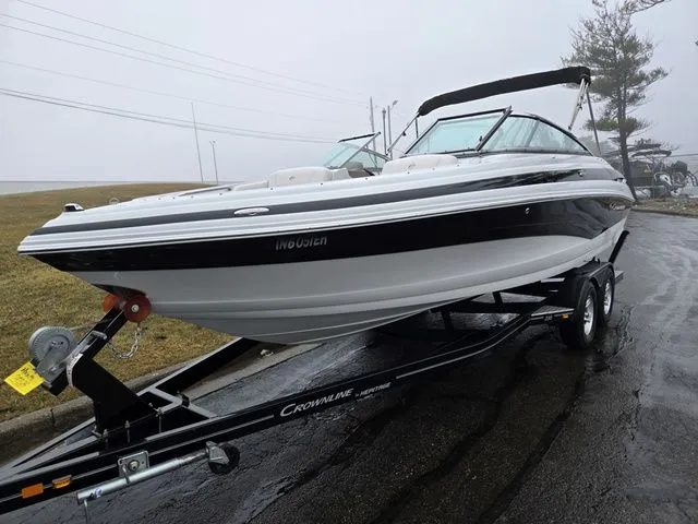 Slide: The Image of Crownline Boats BOWRIDER 235 SS 2012 - 6