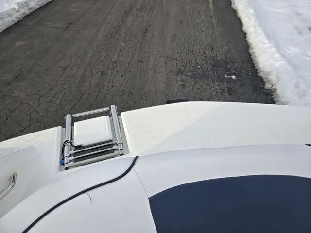 Slide: The Image of Larson LX850 2011 - 23