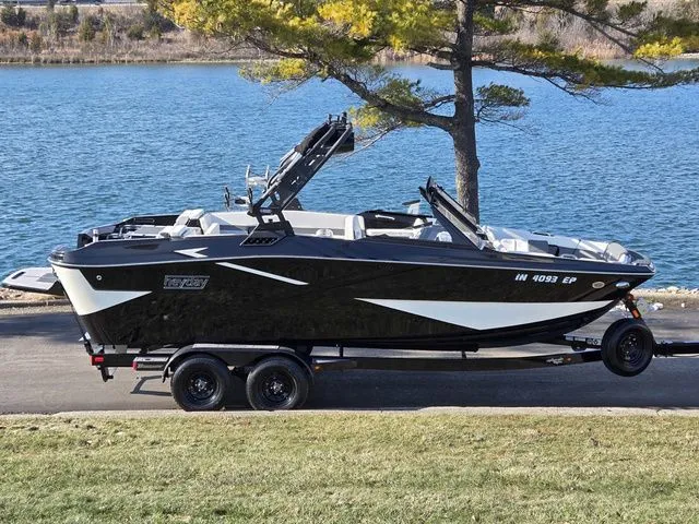 The Image of Heyday Wake Boats H22 2023 - 1