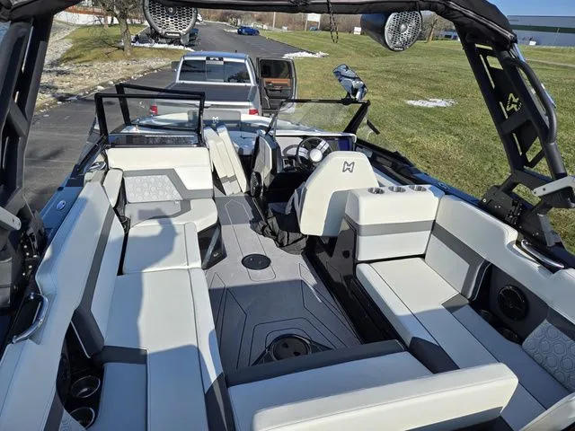 Slide: The Image of Heyday Wake Boats H22 2023 - 11