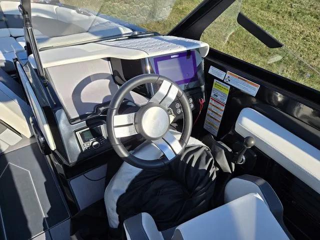 Slide: The Image of Heyday Wake Boats H22 2023 - 13