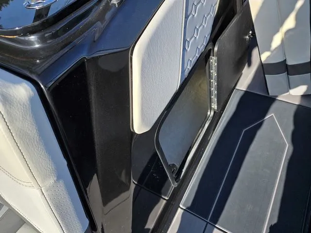 Slide: The Image of Heyday Wake Boats H22 2023 - 15