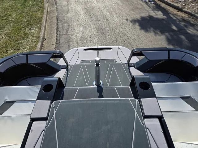 Slide: The Image of Heyday Wake Boats H22 2023 - 24