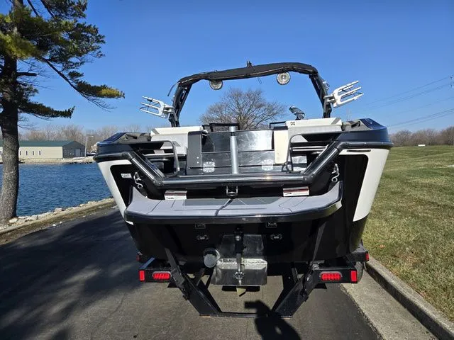 Slide: The Image of Heyday Wake Boats H22 2023 - 3