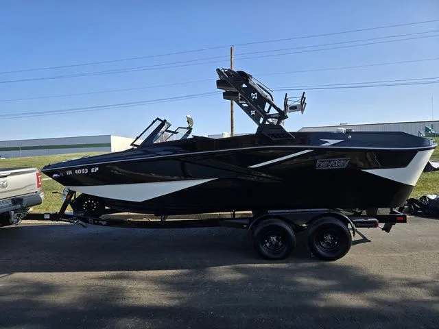 Slide: The Image of Heyday Wake Boats H22 2023 - 5